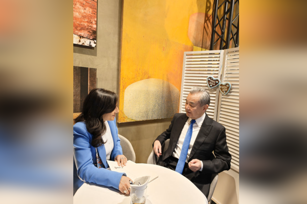 Çin ve Kanada dışişleri bakanları görüştü