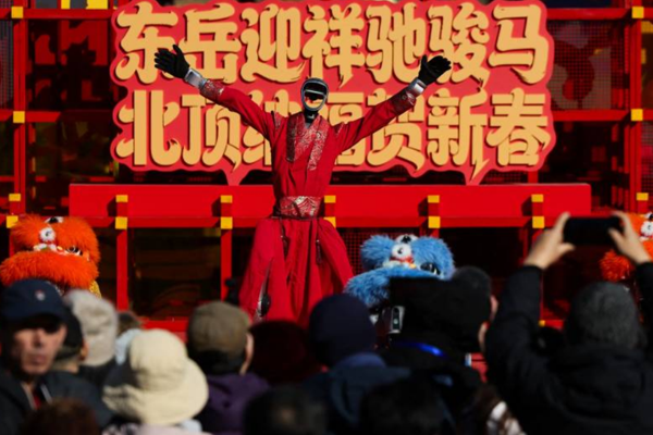 Çin’in kungfu yapan insansı robotları dünyanın ilgisini çekti