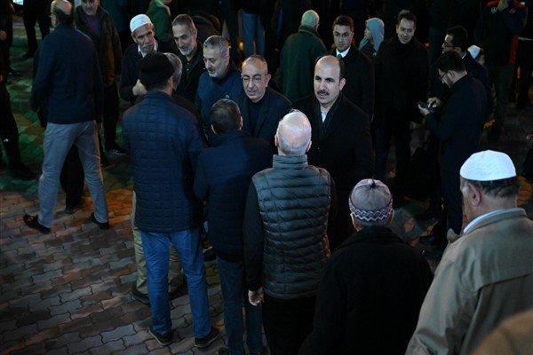 Altay ve Kavuş Konyalıların ilk teravih heyecanına ortak oldu