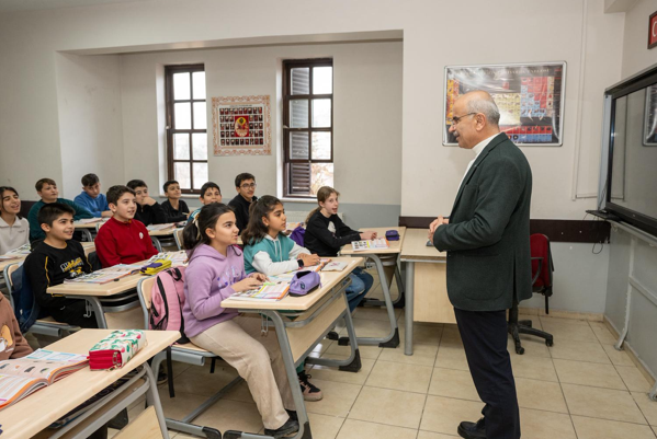 Başkan Er, Semt Konağı öğrencilerini ziyaret etti