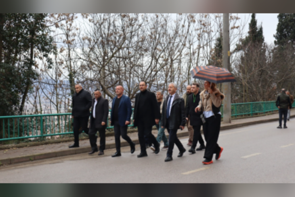 İzmit Belediyesi, Veliahmet Mahallesi’ni ziyaret etti