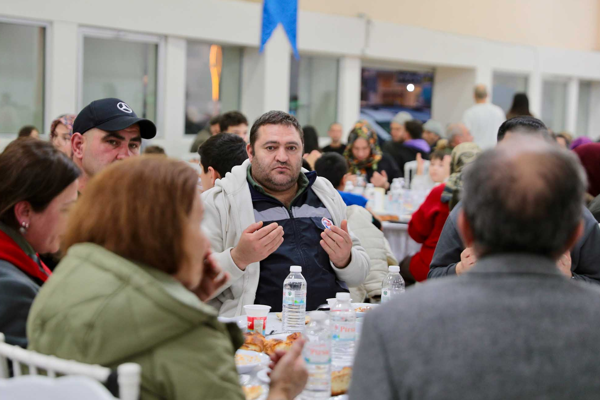 Aliağa’da ilk toplu iftar yapıldı