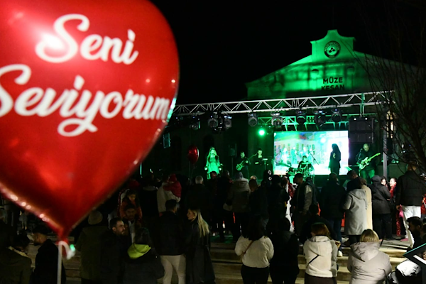 Keşan Belediyesi’nden Sevgililer Günü konseri