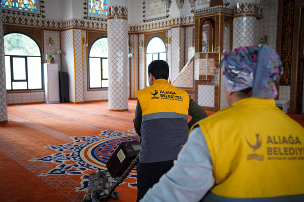 Aliağa’da ramazan öncesi ibadethane temizliği