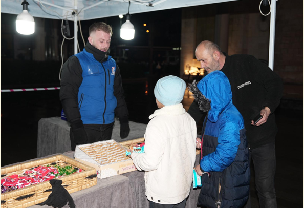 Düzce Belediyesi’nden kandil şekeri ikramı