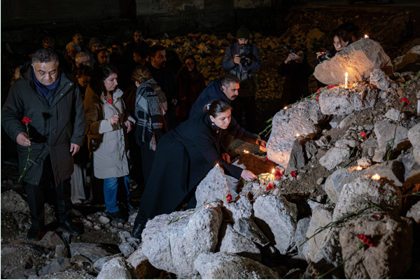 Diyarbakır’da depremde hayatını kaybedenler anıldı