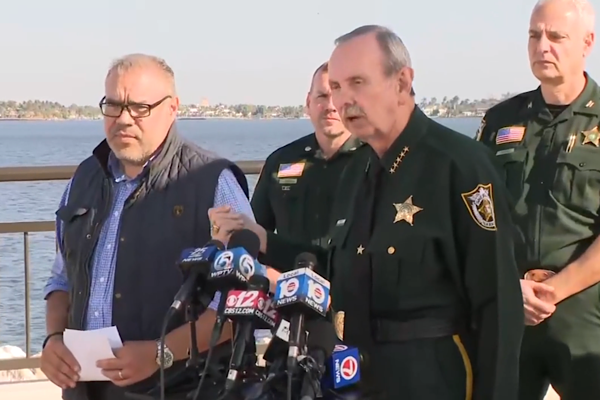 Trump’ın konutuna girmeye çalışan kişi vurularak öldürüldü