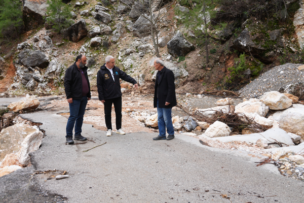Başkan Özçelik’ten yağışlardan etkilenen yerlerde inceleme