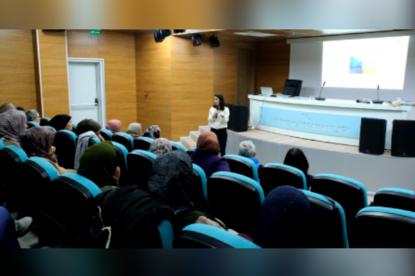 Finikeli kadınlara ‘Çevre Dostu Çiftçi Kart’ tanıtıldı