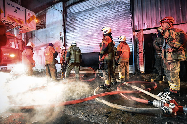 Buca’da mobilya atölyesinde yangın