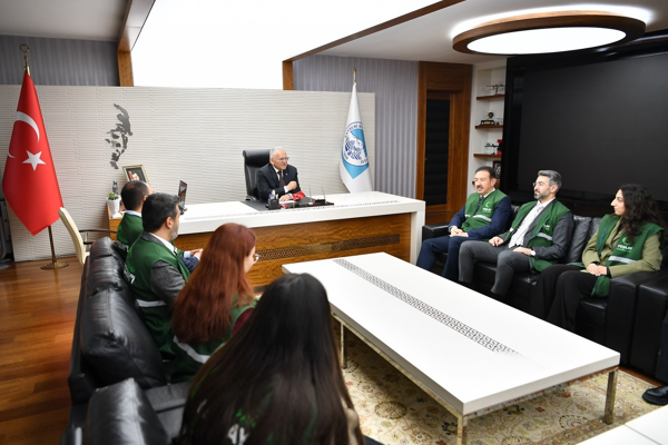 Büyükkılıç, Yeşilay Kayseri Şubesi’nin yeni yönetimiyle görüştü
