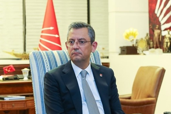 Özel, Hikmet Çetin’i hastanede ziyaret etti