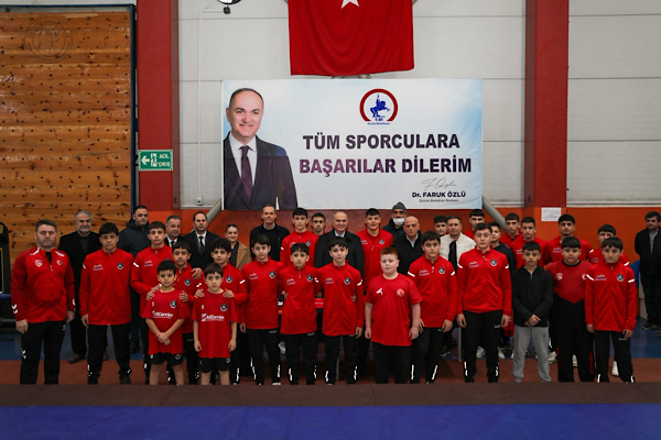 Ascarrier Otomotiv’den Düzce Belediyesi Güreş Kulübü sporcularına malzeme desteği