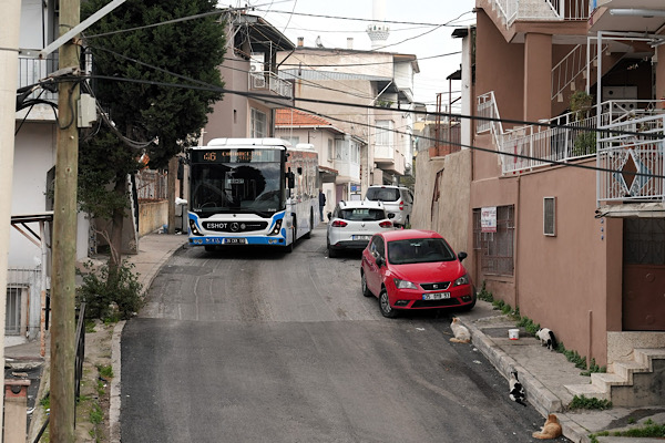 Çobançeşme-Gümrük hattında alçak tabanlı otobüsler hizmet veriyor