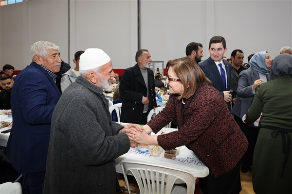Başkan Şahin, Oğuzeli’nde iftar programında vatandaşlarla buluştu