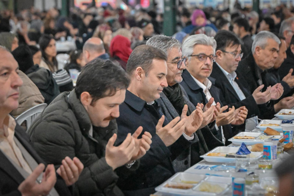 Başkan Akın, Bigadiçlilerle iftar sofrasında buluştu