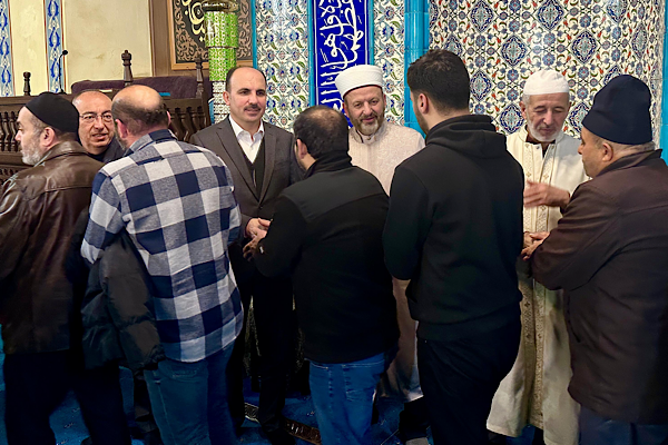 Başkan Altay Kapı Camii’nde Berat Kandili’ni Konyalılarla karşıladı