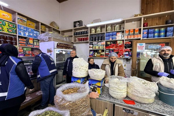 Van’da Peynirciler Çarşısı’nda gıda denetimi yapıldı