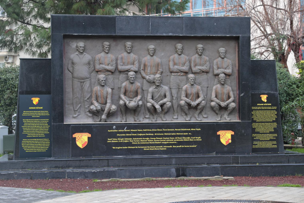 Mutlu: Göztepe Anıtımız onarılarak yeniden komşularımızla buluştu