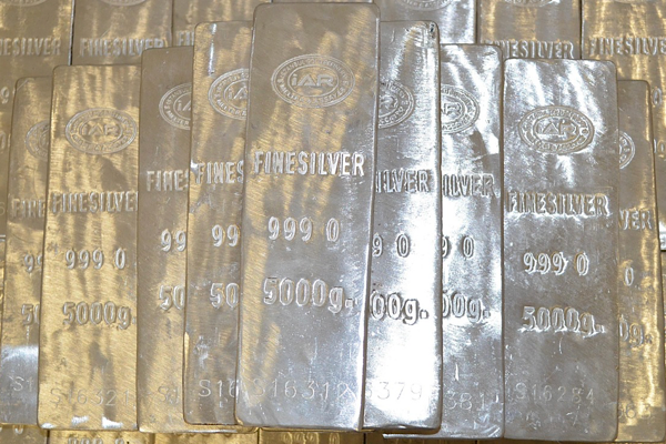 Gümüş güvenli liman talebiyle 89 doların üzerinde tutundu