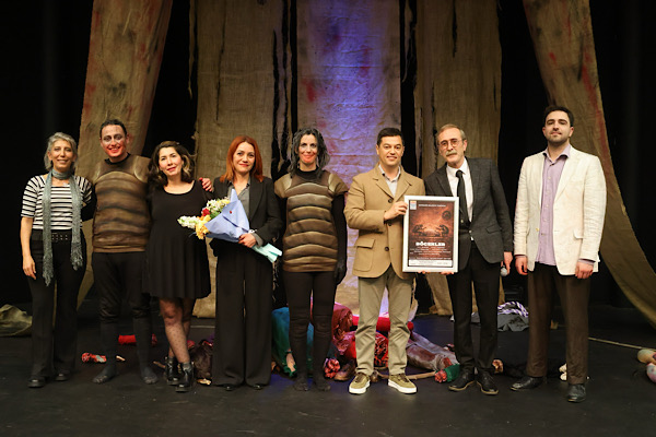 MABET, “Böcekler” oyunuyla faaliyete başladı