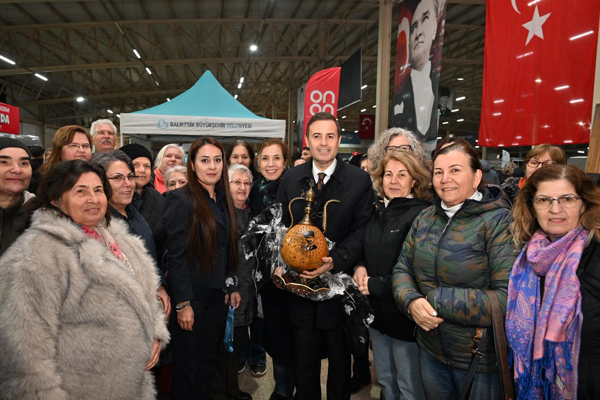 Başkan Akın, Susurluk’ta vatandaşlarla iftar yaptı