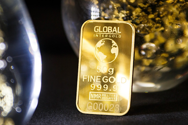 Altın fiyatları yeniden 5 bin  doların üzerine yükseldi