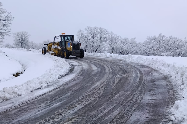 Kulp’ta kar nedeniyle kapanan yollar için çalışma başlatıldı