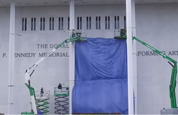 Trump, tadilat için Trump-Kennedy Merkezi’ni kapatıyor