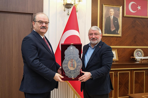 Bakan Yardımcısı Çam, Çorum Belediyesi’ni ziyaret etti