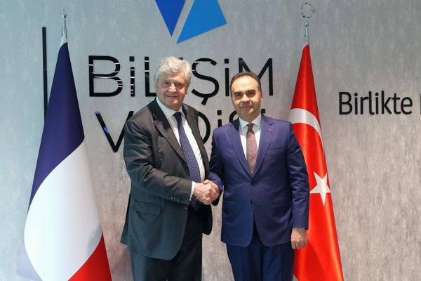 Bakan Kacır, Fransa Dış Ticaret Bakanı Forissier ile görüştü