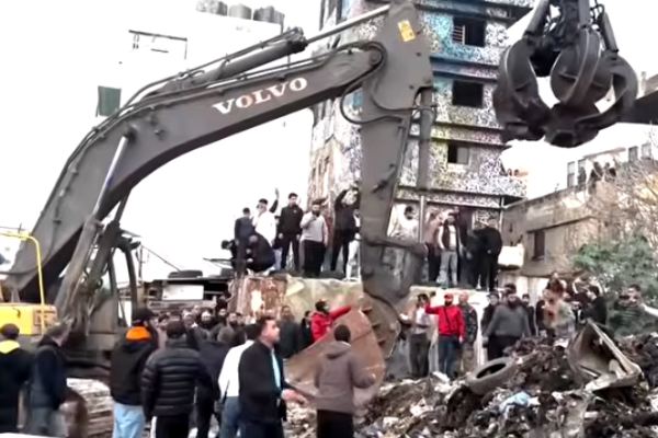 Lübnan’ın Trablus kentindeki bina çökmesinde en az 9 kişi hayatını kaybetti