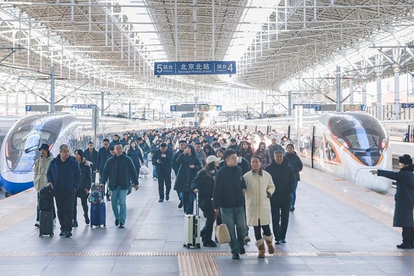 Çin’de bayramda seyahat yoğunluğu sürüyor