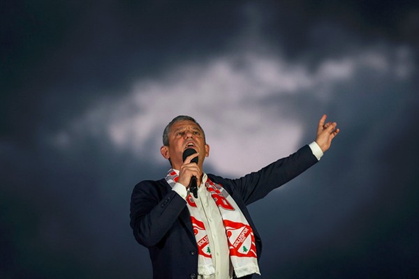 CHP Genel Başkanı Özel’den Galatasaray’a tebrik