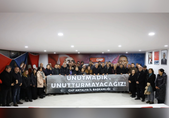 6 Şubat depreminin yıl dönümünde hayatını kaybedenler Antalya’da anıldı