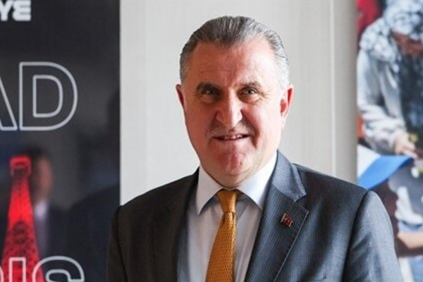 Bakan Bak, 11. Geleneksel Hamsi ve Horon Festivali’ne katıldı