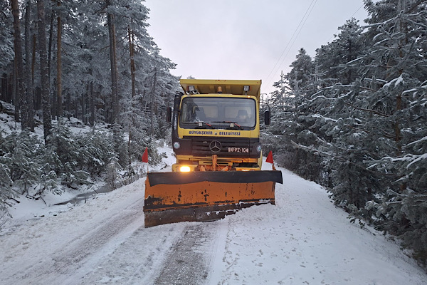 Mihalıççık’ta karla mücadele çalışmaları sürüyor