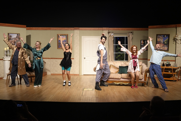 “Altı Kişiye Pijama” oyunu Kartal’da sahnelendi