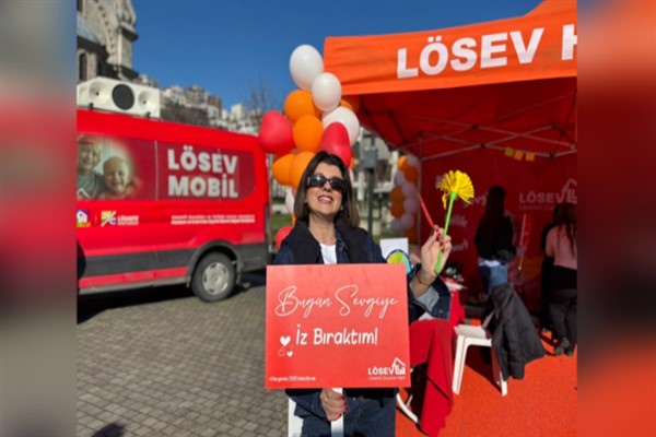 LÖSEV tüm Türkiye’de sevgi gününü kutladı