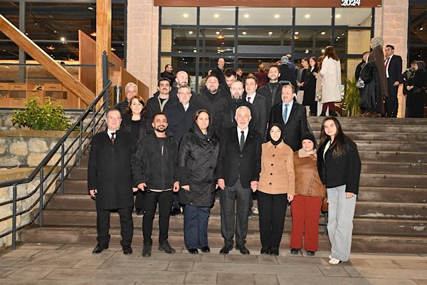 Başdeğirmen: Isparta Belediyesi Türkiye’ye örnek bir belediyedir