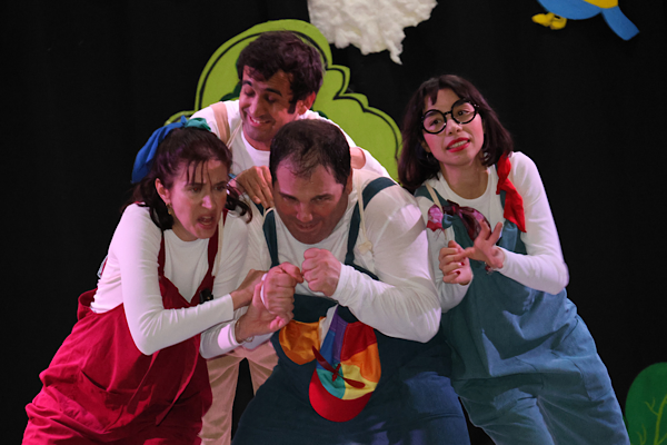 Bursa’da ”Bir Sesin Peşinde” oyunu sahnelendi