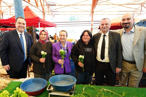 Başkan Dutlulu’dan 8 Mart’a çiçekli kutlama