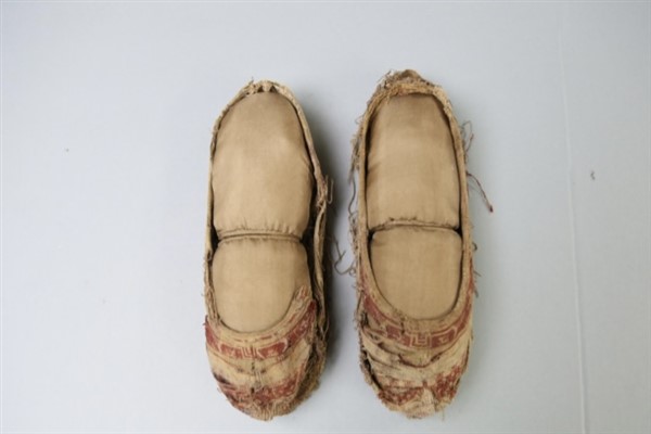 Doğu Han Hanedanlığı’na ait bir çift kadın ayakkabısı: bin yılı aşan moda