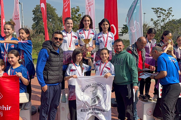 Aliağalı öğrenciler, İzmir’de oryantiring kürsüsüne başarıyla çıktı