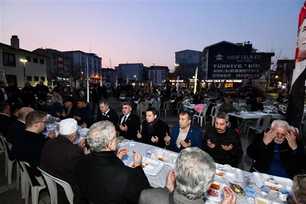 Bağlarbaşı’nda iftar sofrası kuruldu