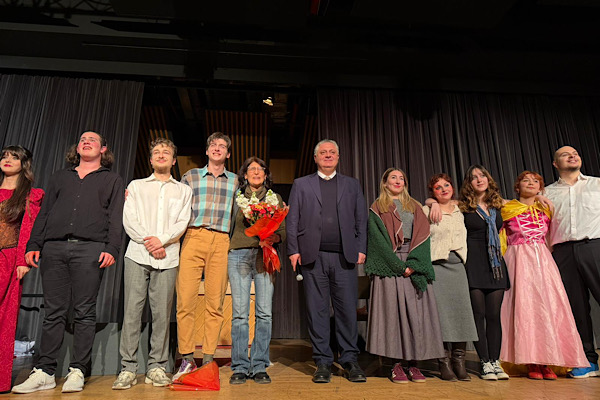 Yalova’da “Sevgili Doktor” oyunu sahnelendi