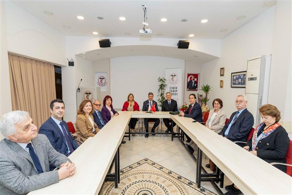 Tugay, 14 Mart Tıp Bayramı’nda İzmir Tabip Odası’nı ziyaret etti