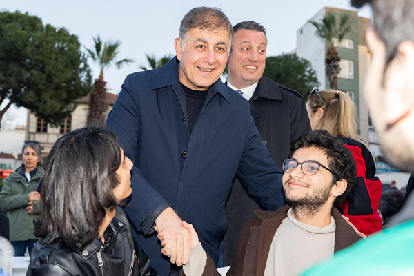 Başkan Tugay Aliağa’da iftar sofrasında vatandaşlarla buluştu