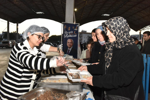 Kepez’in 4 mahallesi iftar sofralarında buluştu
