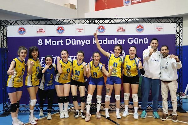 Maltepe’de 8 Mart’a özel voleybol turnuvası düzenlendi